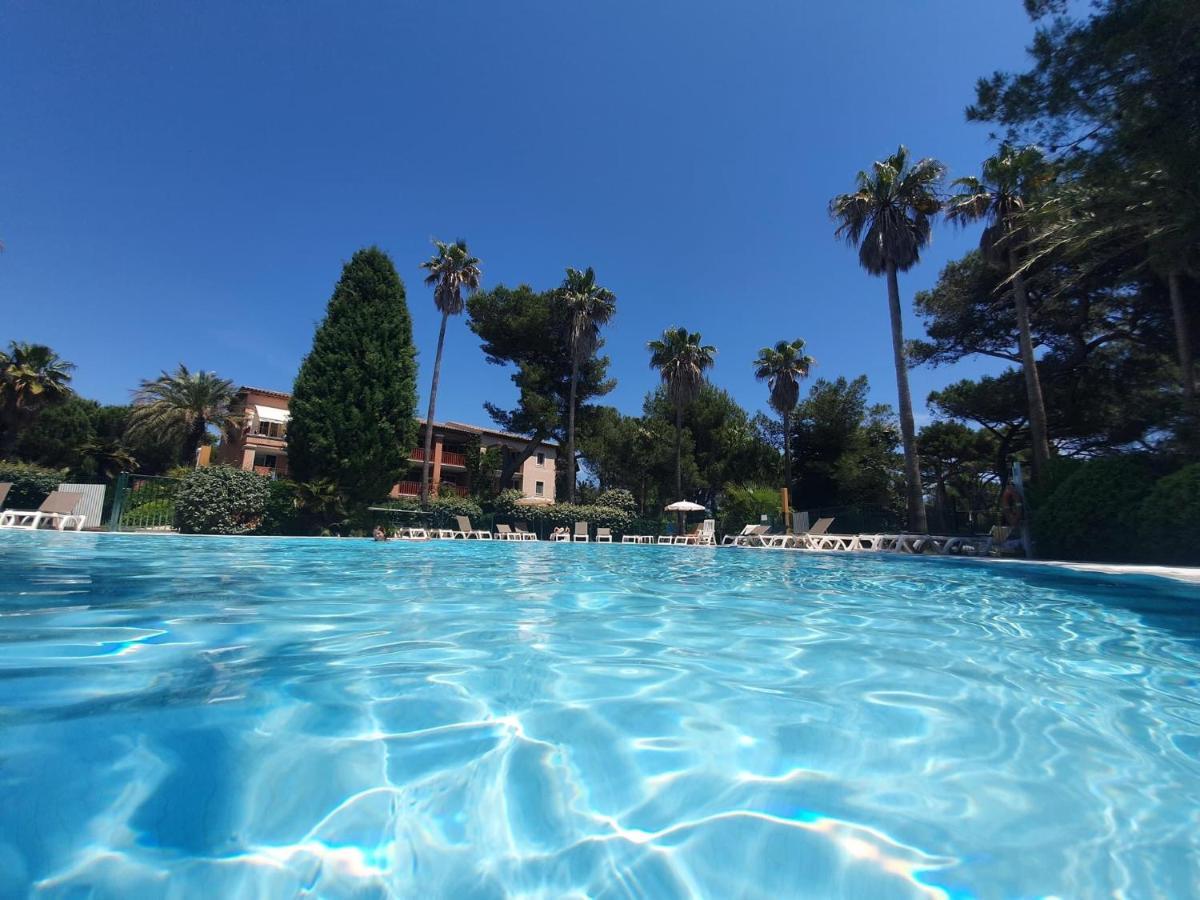 Appartement En Residence Privee, Face A La Mer Avec Acces Direct Plage イエール エクステリア 写真